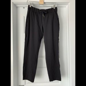 Lululemon "On the Fly" - Size 8